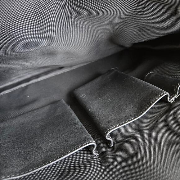 Vtg Y2k TUMI Metal Applique Logo Plain Extendable Zip Medium Size Tote Bag - Picture 6 of 8